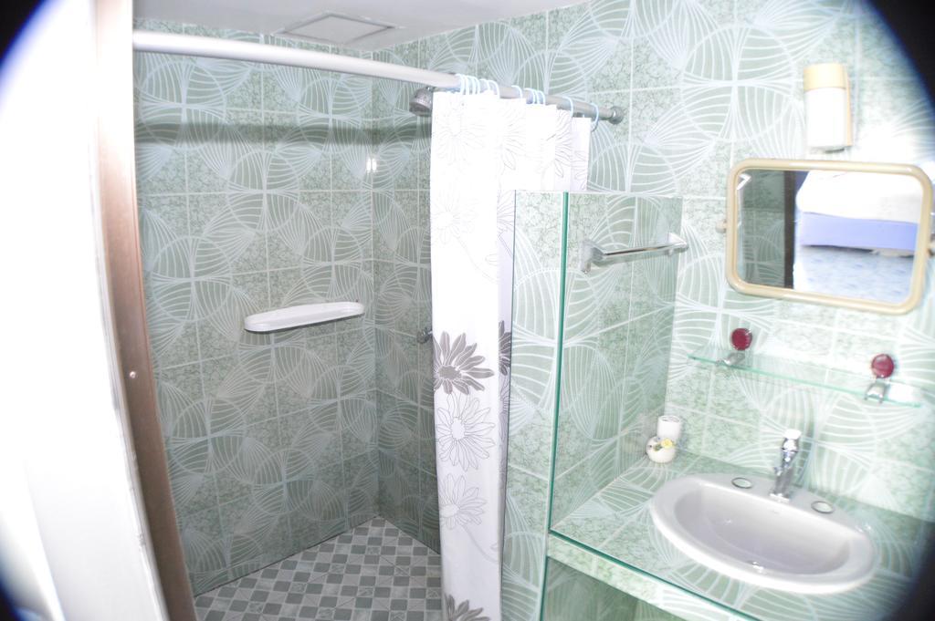 Karon Seabreeze Inn חדר תמונה